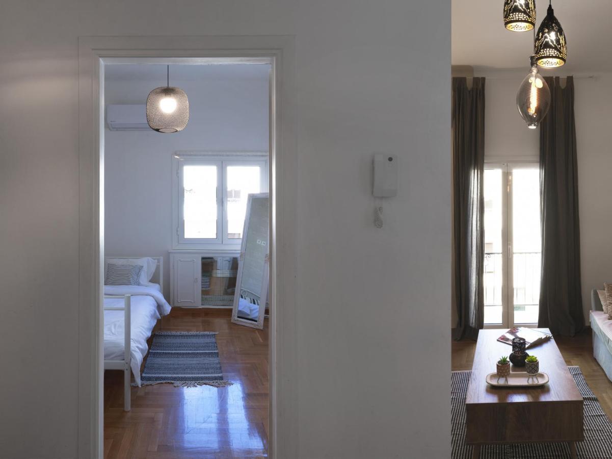 Beautiful Athenian Apartment Next To The Center Екстериор снимка