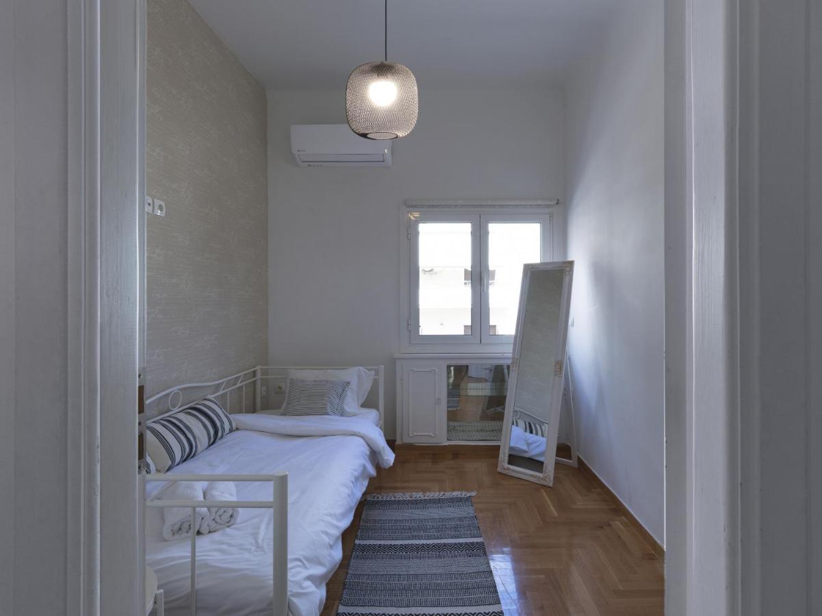 Beautiful Athenian Apartment Next To The Center Екстериор снимка