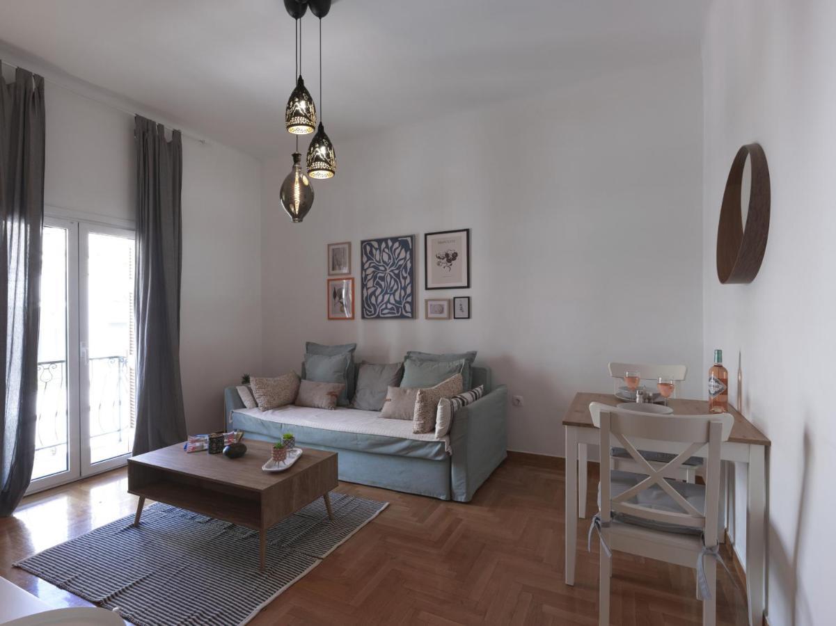 Beautiful Athenian Apartment Next To The Center Екстериор снимка