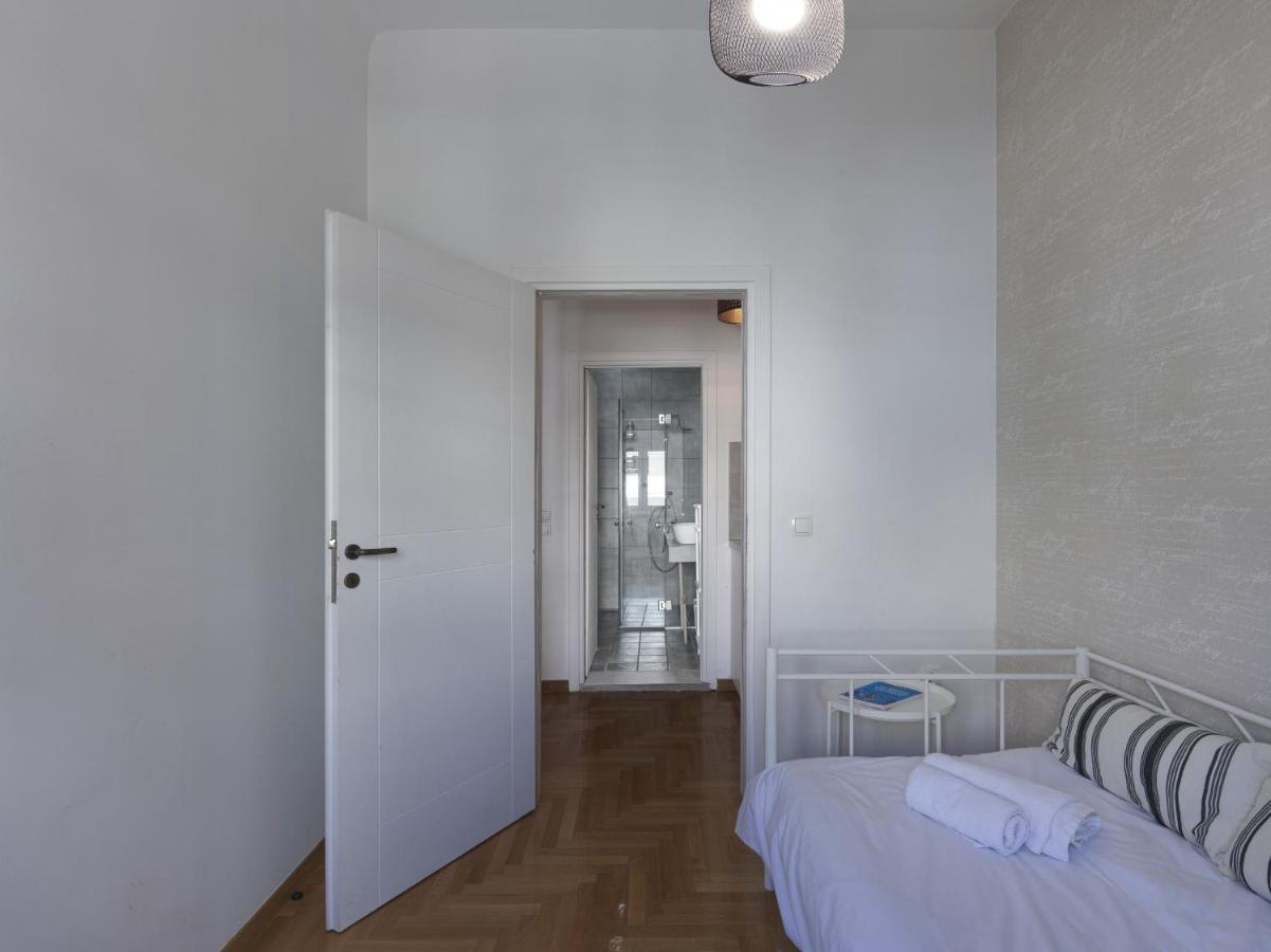 Beautiful Athenian Apartment Next To The Center Екстериор снимка