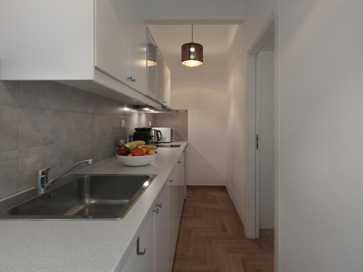 Beautiful Athenian Apartment Next To The Center Екстериор снимка